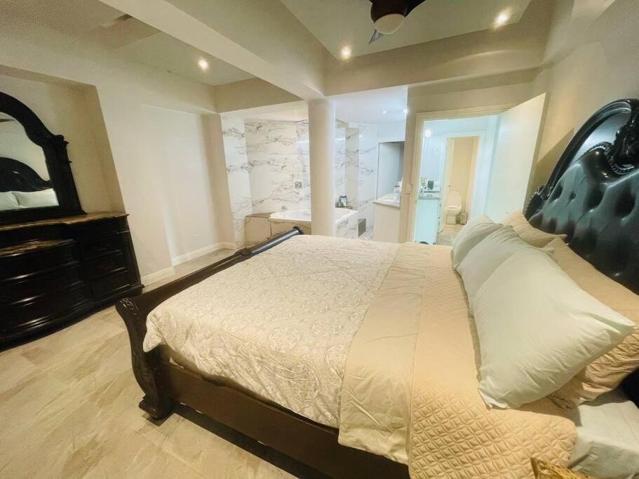 Triton'S Playhouse Beachfront Primo Tapia المظهر الخارجي الصورة