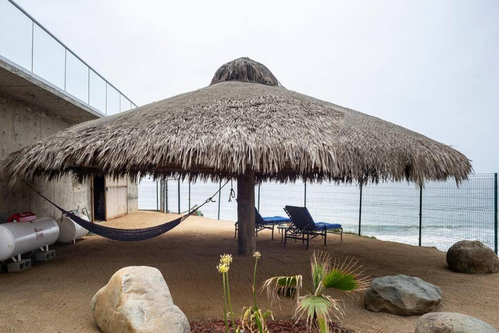 Triton'S Playhouse Beachfront Primo Tapia المظهر الخارجي الصورة