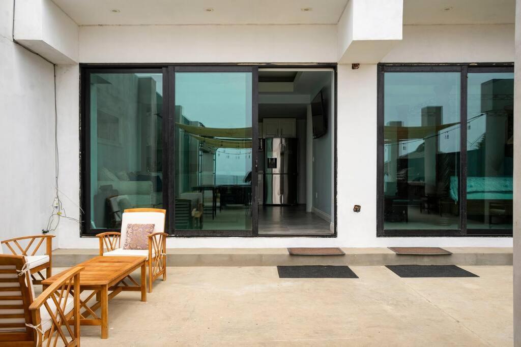 Triton'S Playhouse Beachfront Primo Tapia المظهر الخارجي الصورة