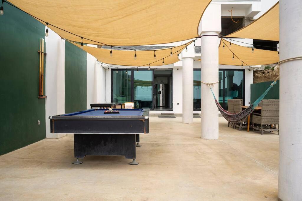 Triton'S Playhouse Beachfront Primo Tapia المظهر الخارجي الصورة
