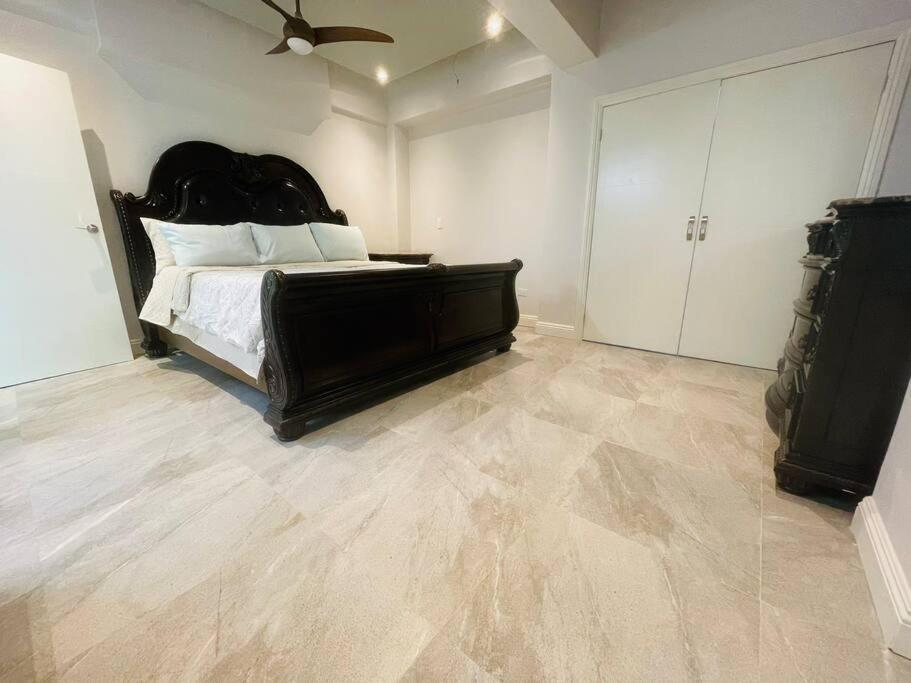 Triton'S Playhouse Beachfront Primo Tapia المظهر الخارجي الصورة